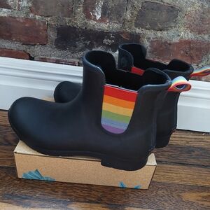 Chooka Size 9 Black Boots with Rainbow Accent
